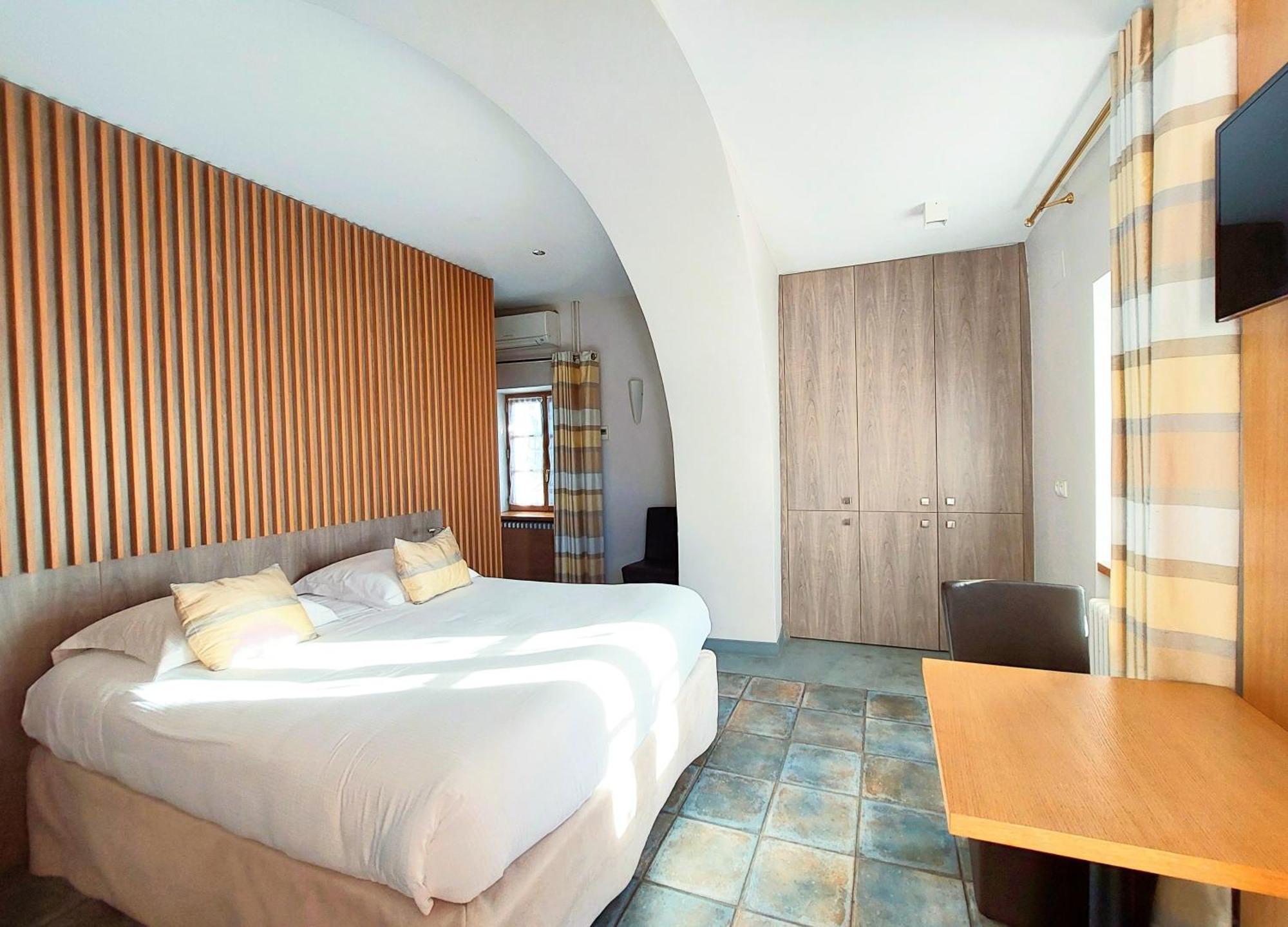 Logis Auberge Les Murets Hotel Restaurant Spa Chandolas Exterior foto